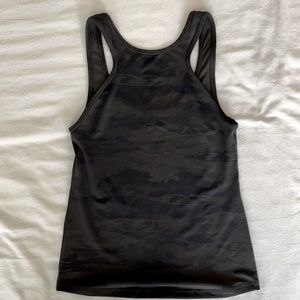 NWOT lulu tank size 6 camo print high neckline